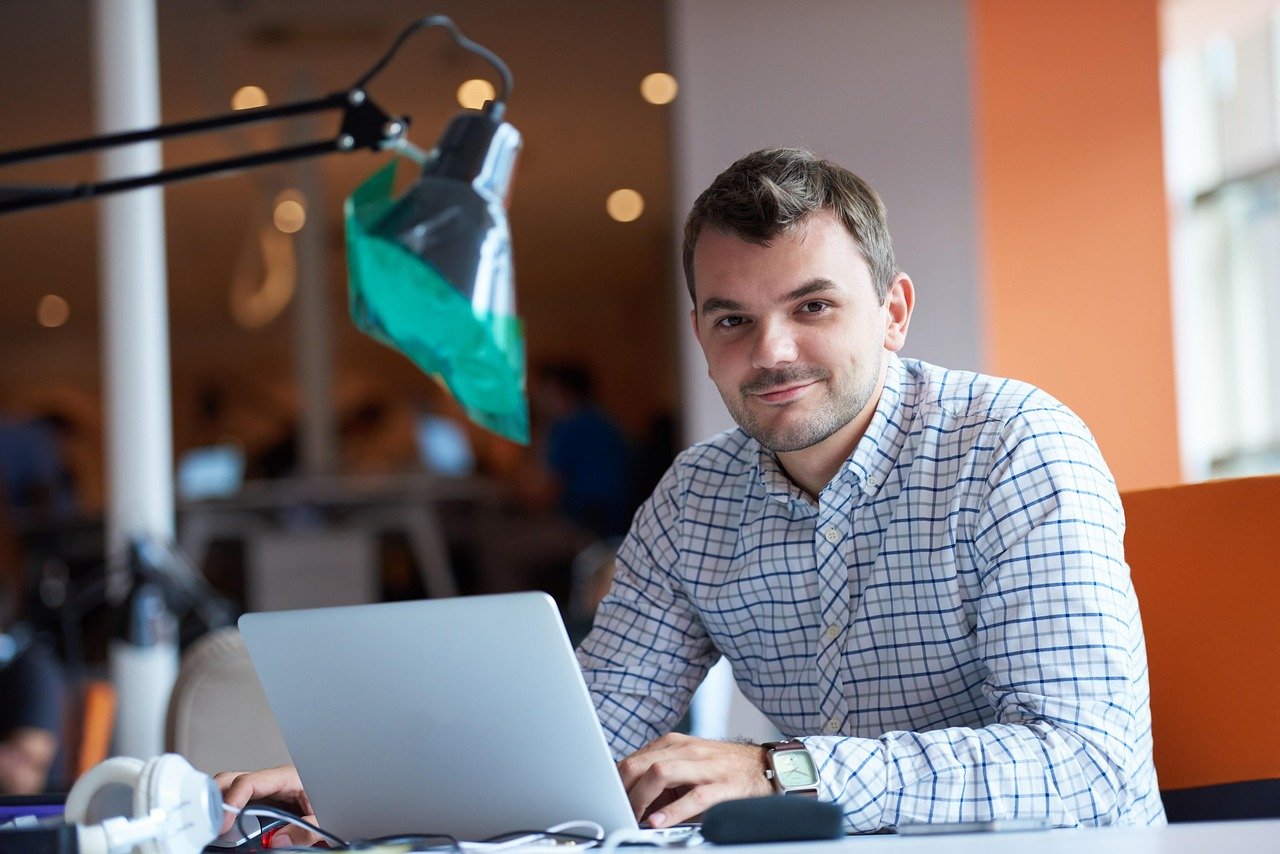 How and When to Inform Employees About a Sale